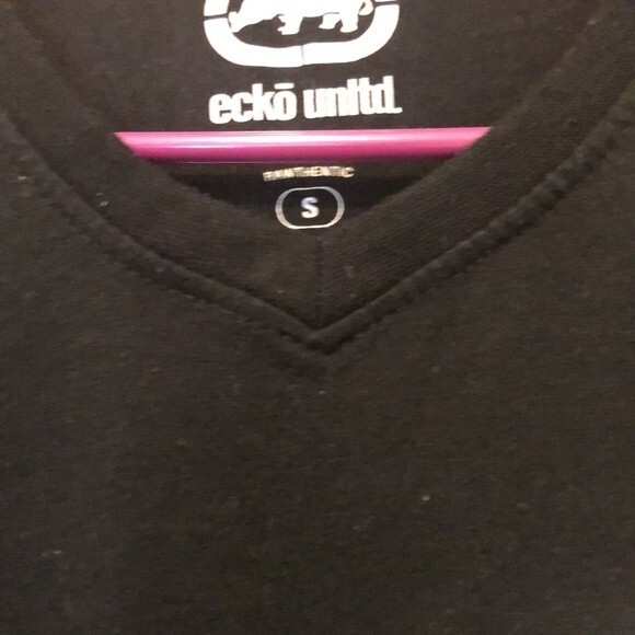 Ecko unlimited Vneck black Tshirt size small with chest logo - Picture 4 of 5